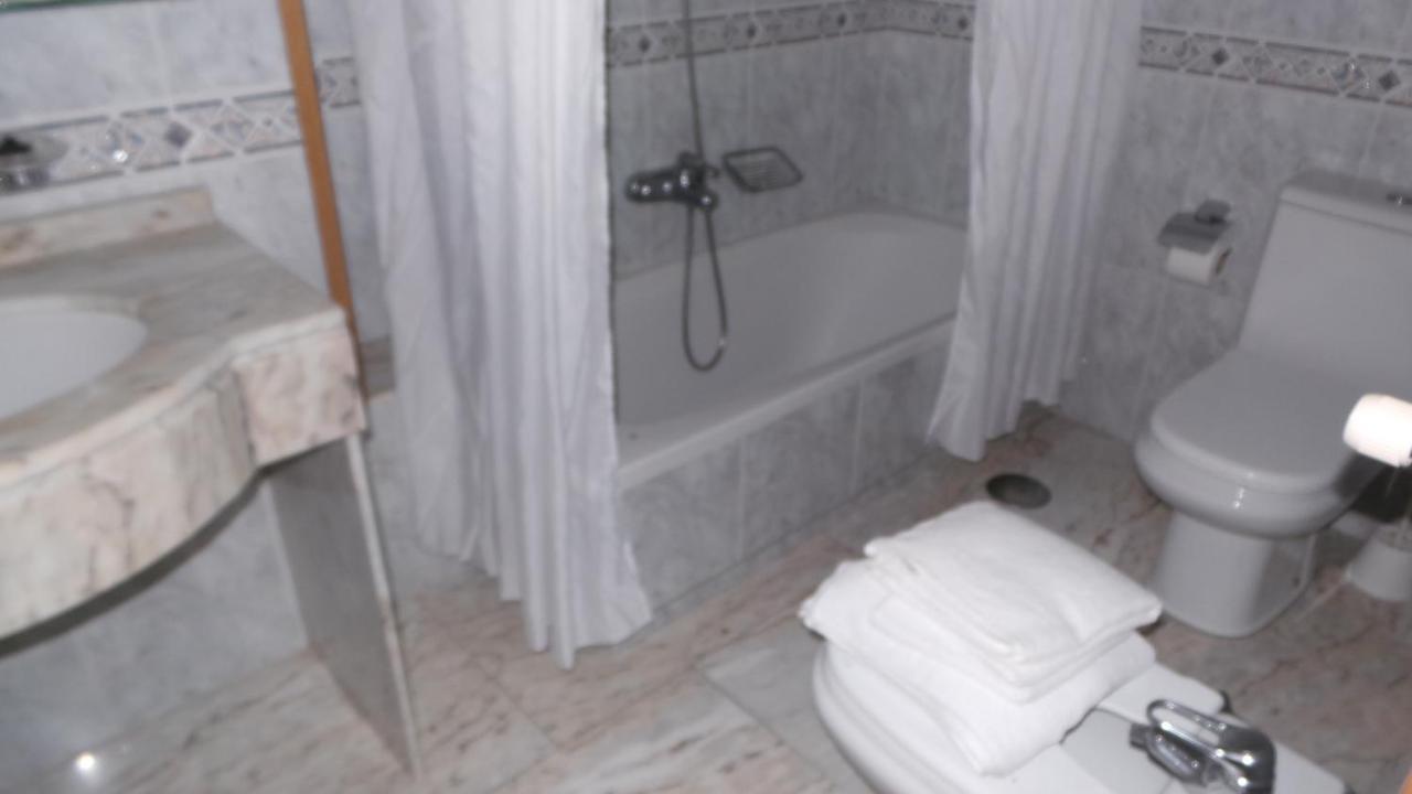 Hotel Os Carballos Sigueiro Dış mekan fotoğraf