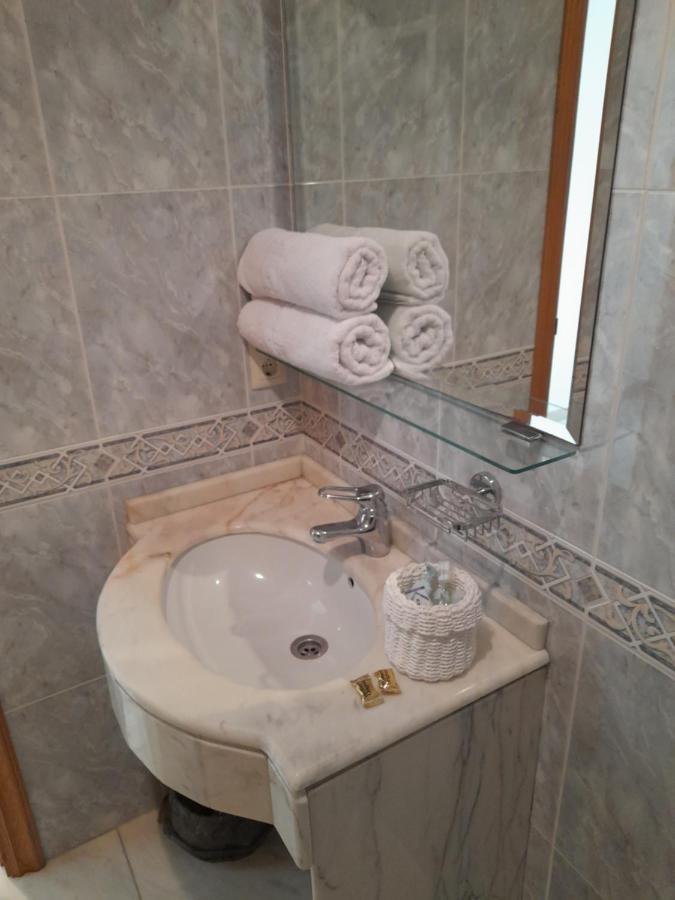 Hotel Os Carballos Sigueiro Dış mekan fotoğraf